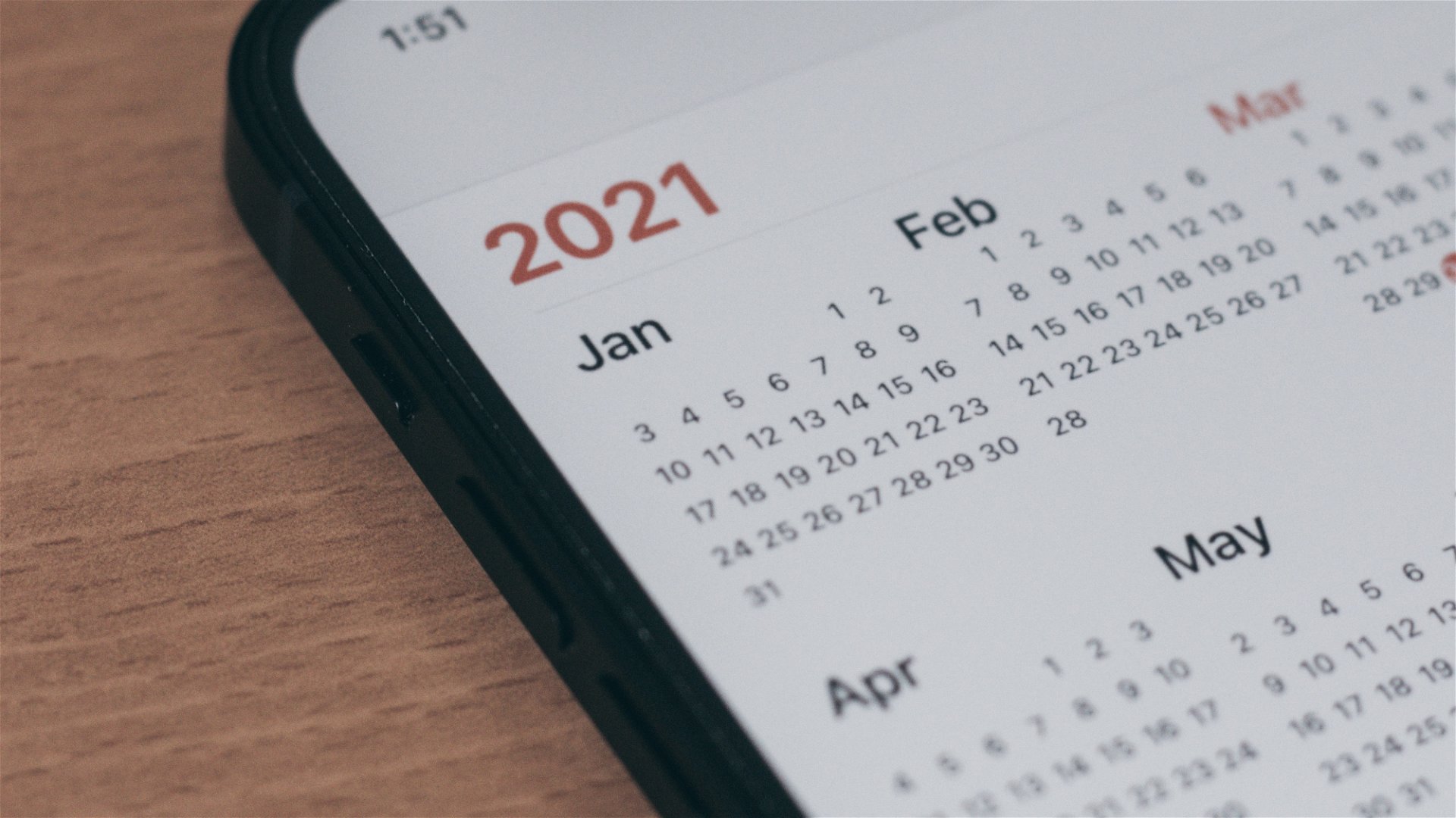Foto van een smartphone met kalenderapp.