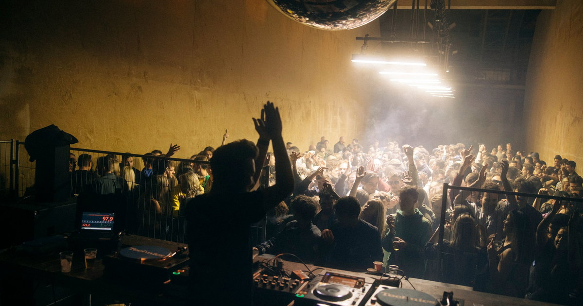 #INTERVIEW: Op koffie met de jongens van De Hut | What Happens