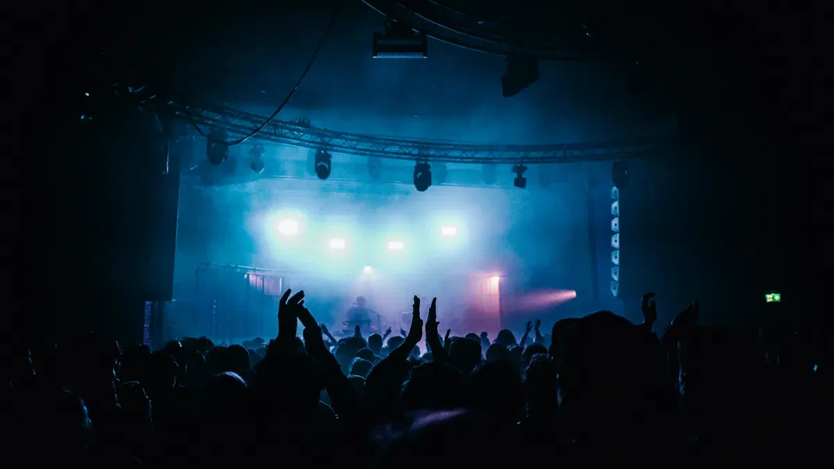 Foto van Club Wintercircus, in opdracht van VIERNULVIER