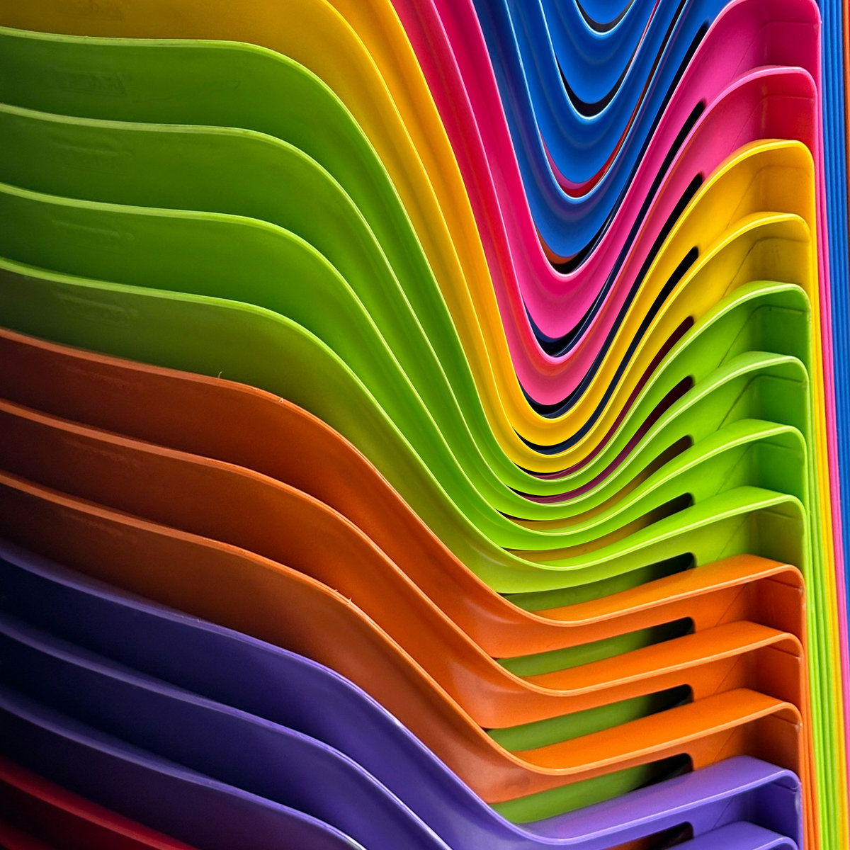 Artwork van no pare, sigue sigue 3, in opdracht van Esa &amp; Narch, Pluralist, LWS, Amaliah, 3Phaz, De Grandi, Big Ever &amp; DJ Plead, Shapednoise &amp; HWLS, Luca Durán &amp; Atrice, Brenda, Coffintexts, 1OO1O, Entrañas, Ma Sha, Cardozo &amp; Gipsyan, Burna en Various Artists