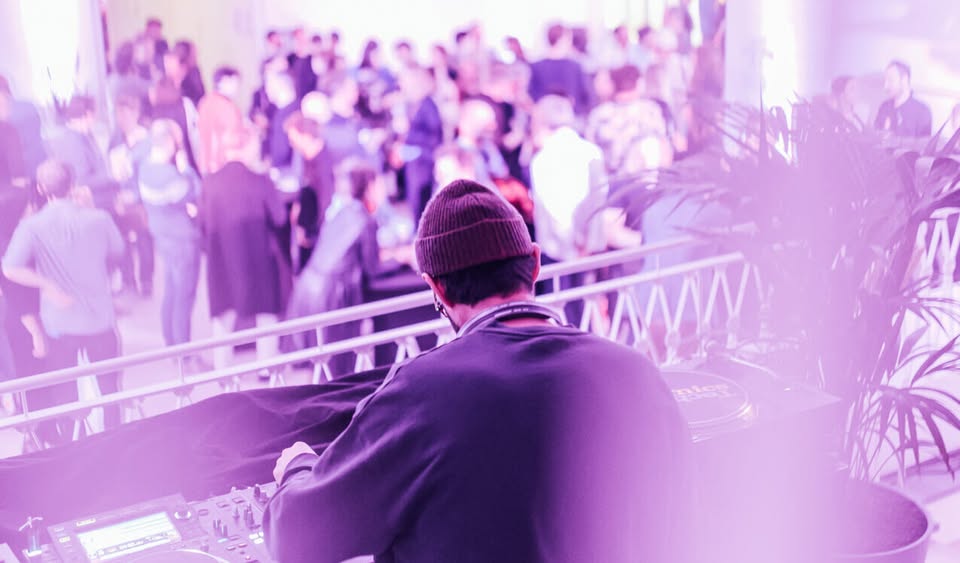 Promo van Openingsfeest met DJ set door David Numwami, in opdracht van Z33 House for Contemporary Art, Design and Architecture