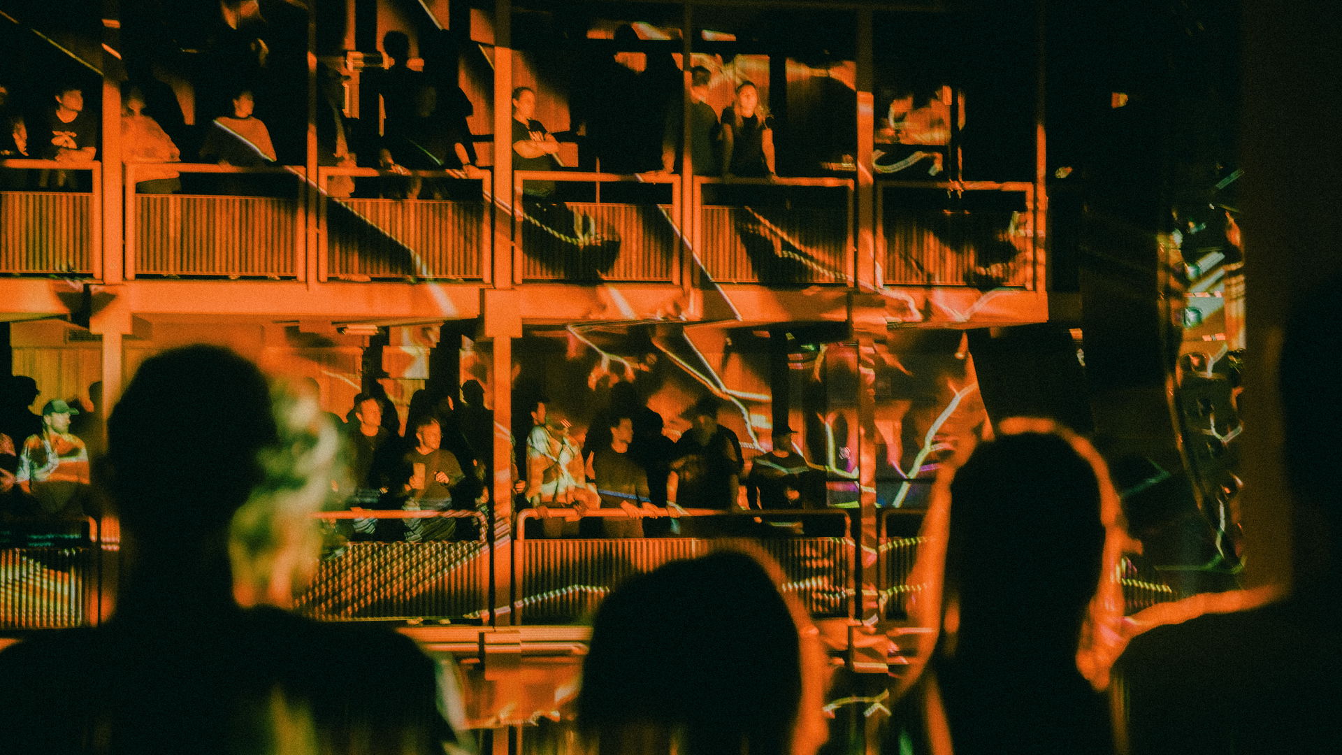 Foto van Max Cooper en Max Cooper, gemaakt door Willem Mevis, in opdracht van Ancienne Belgique
