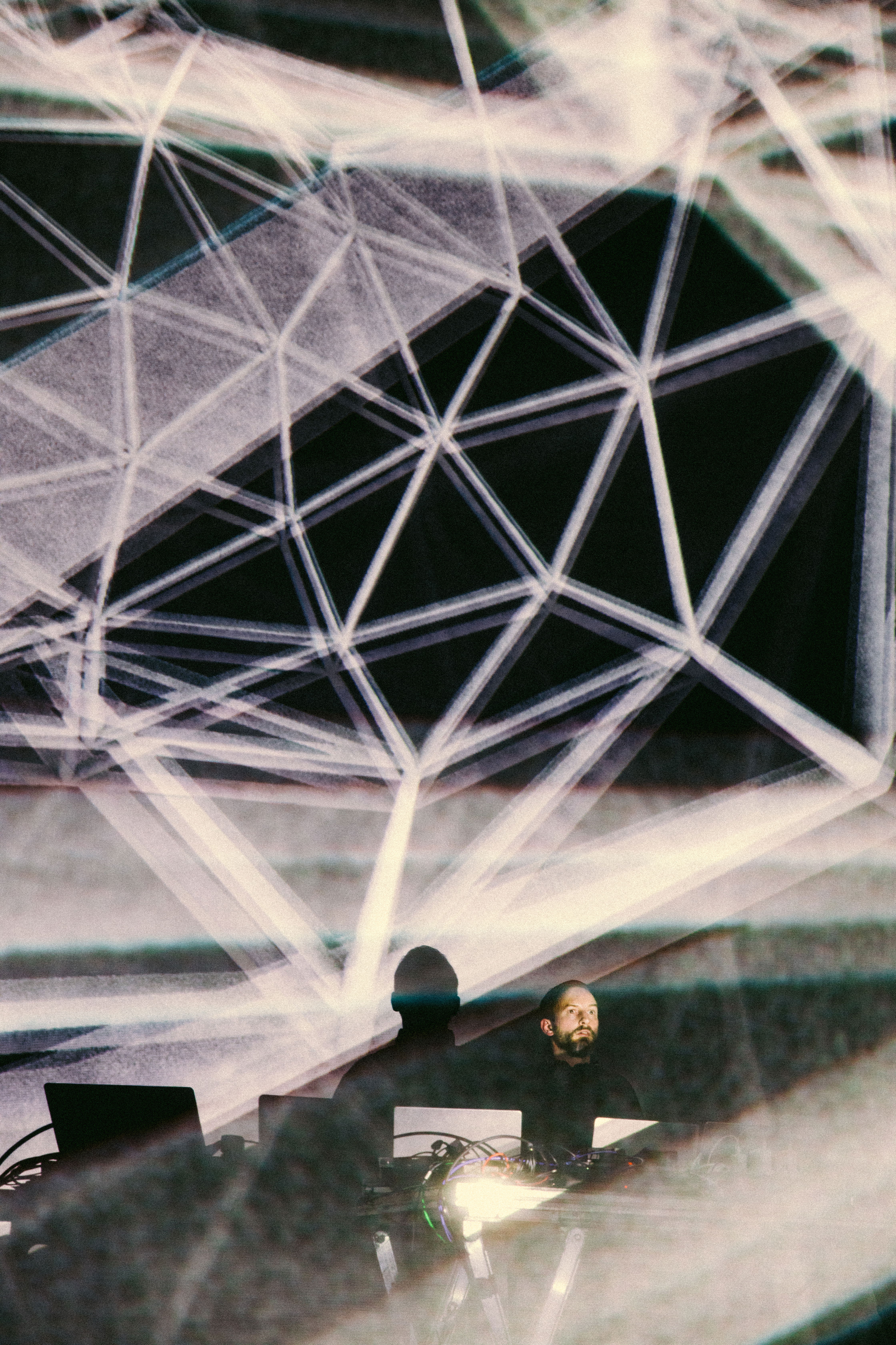 Max Cooper en Max Cooper, gemaakt door Willem Mevis, in opdracht van Ancienne Belgique