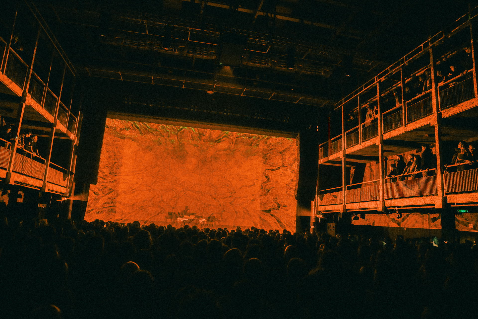 Foto van Max Cooper en Max Cooper, gemaakt door Willem Mevis, in opdracht van Ancienne Belgique