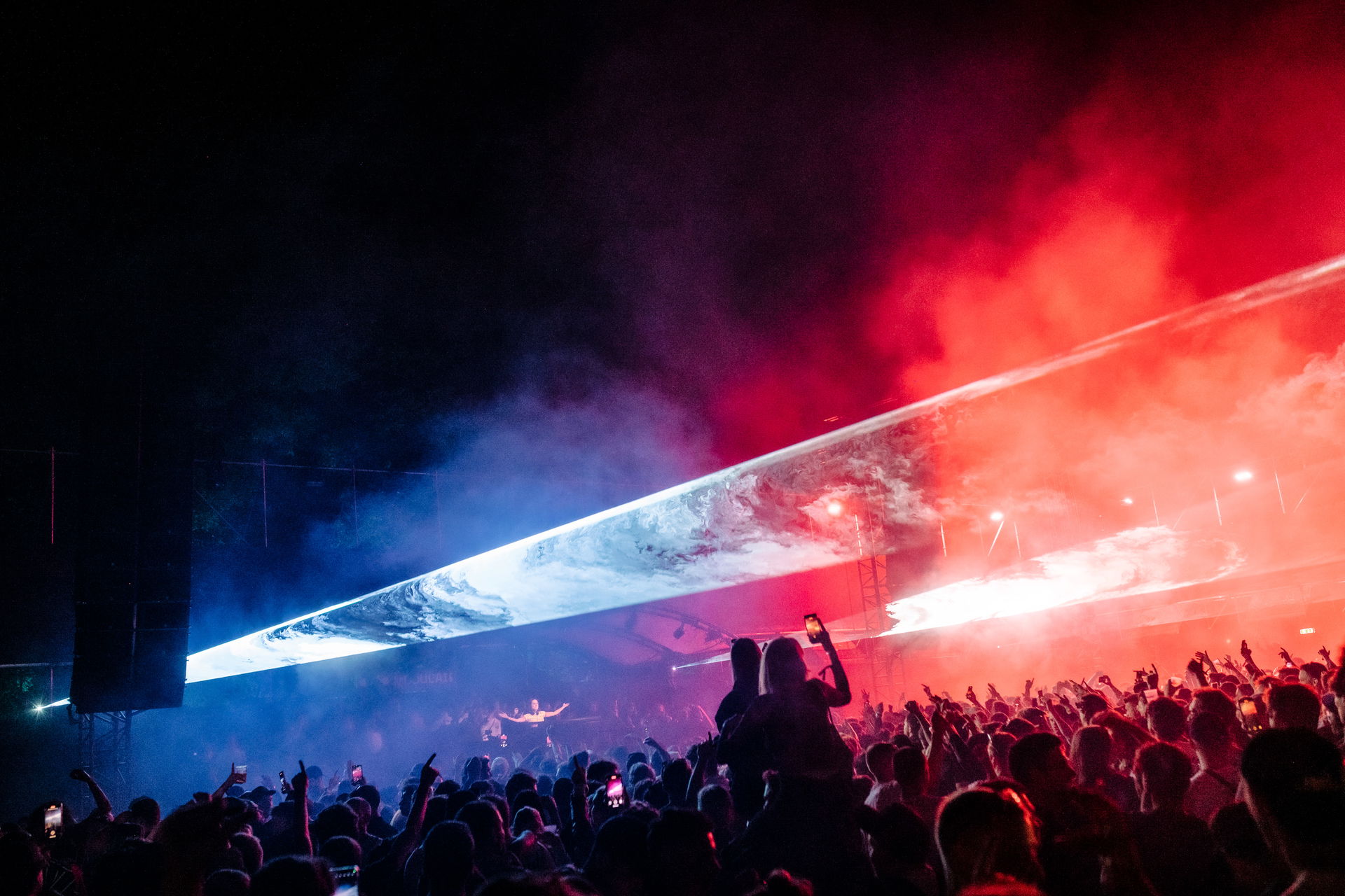 DJ Gigola en Extrema Outdoor 2025, gemaakt door Max Kneefel, in opdracht van Extrema Outdoor