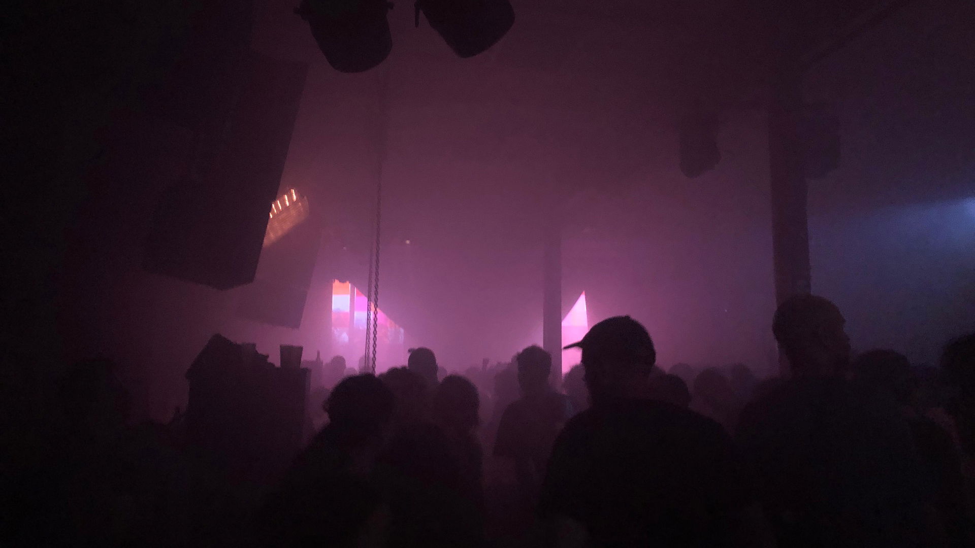 3Y of Beautiful Freaks, in opdracht van Pinguin Society