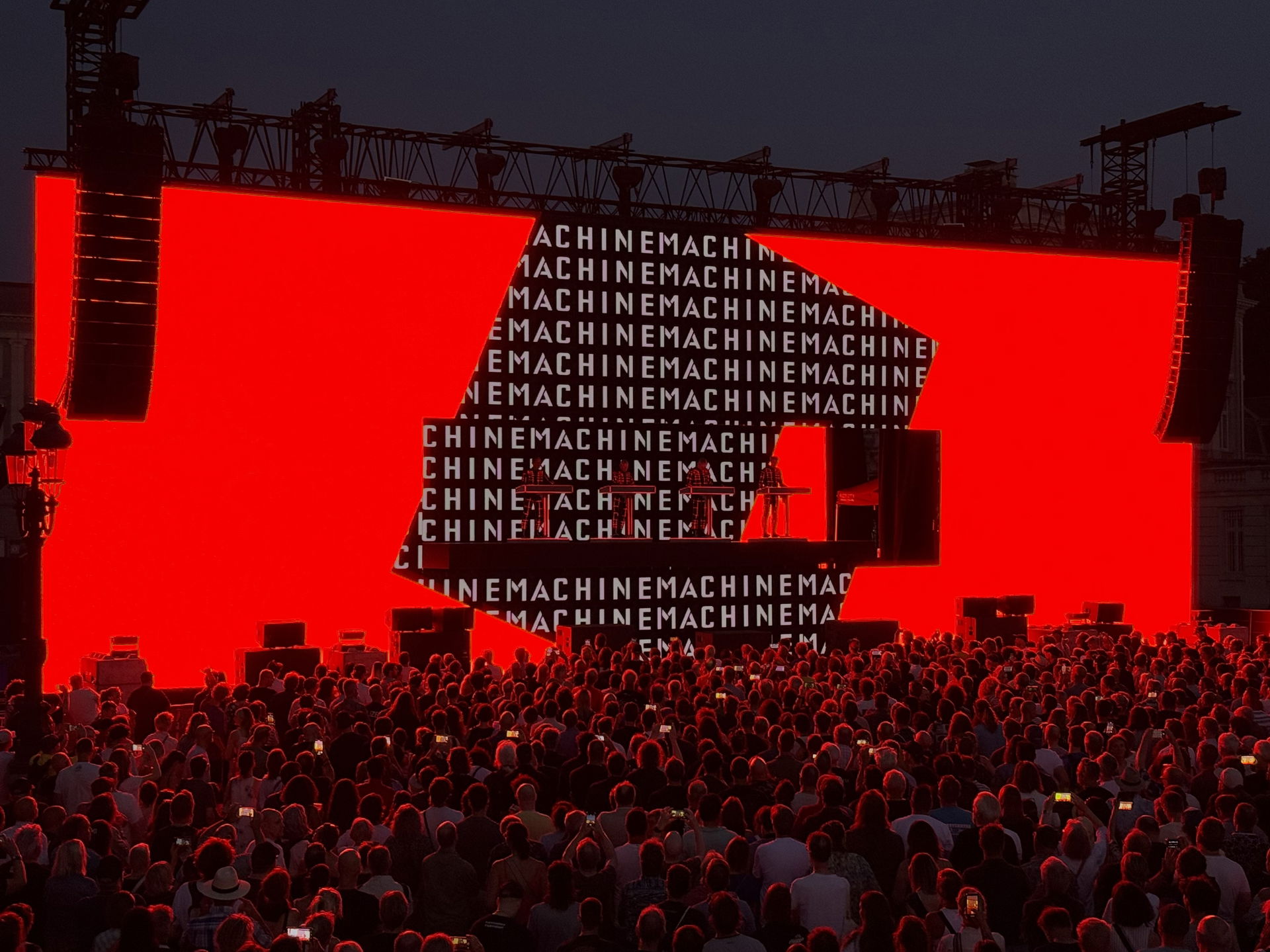 Kraftwerk, in opdracht van FKP Scorpio en Listen Festival