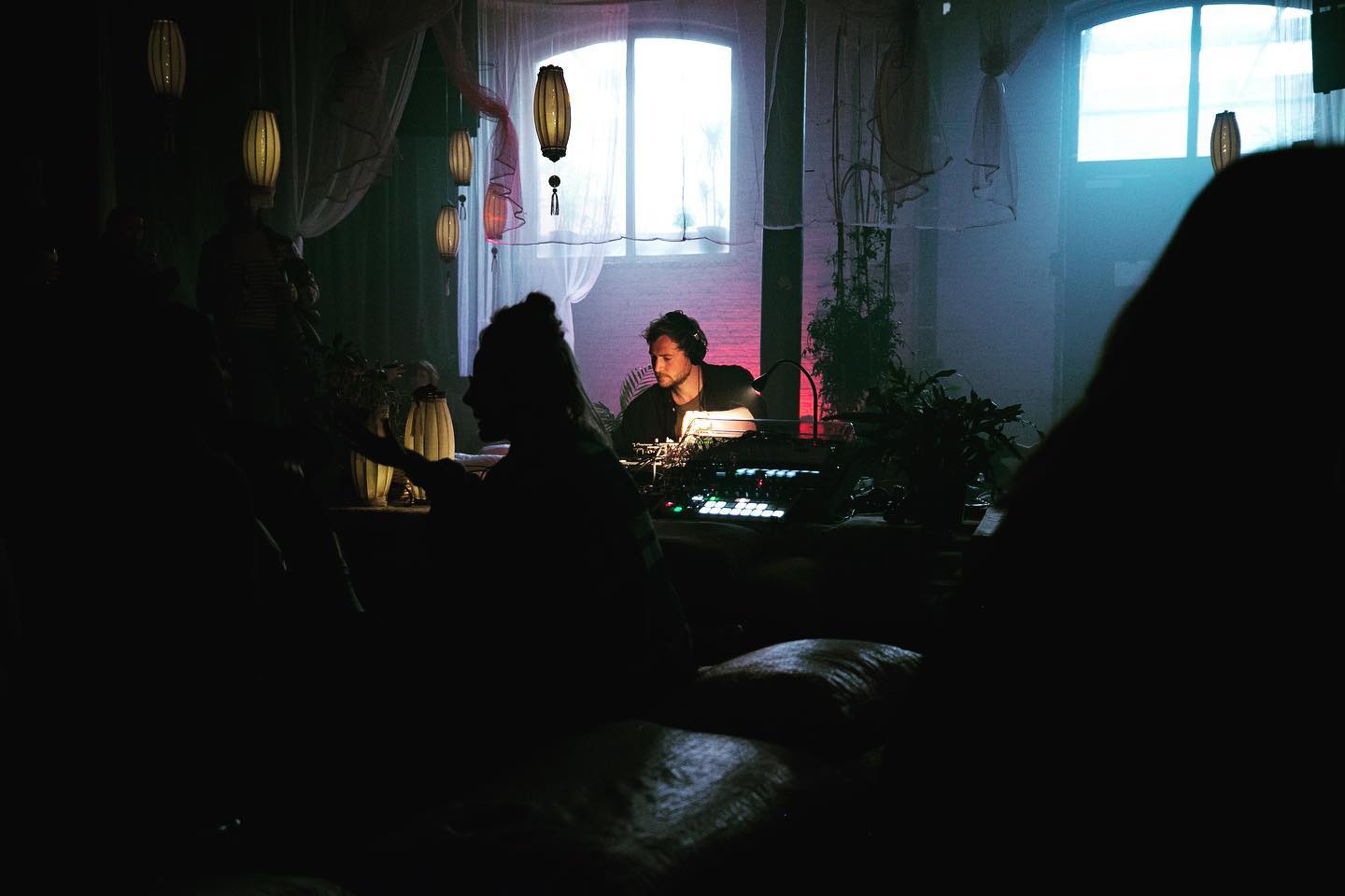 Mevis en Buda Sessions • Ambient Tide #2, gemaakt door Kevin Binnemans, in opdracht van Ambient Tide