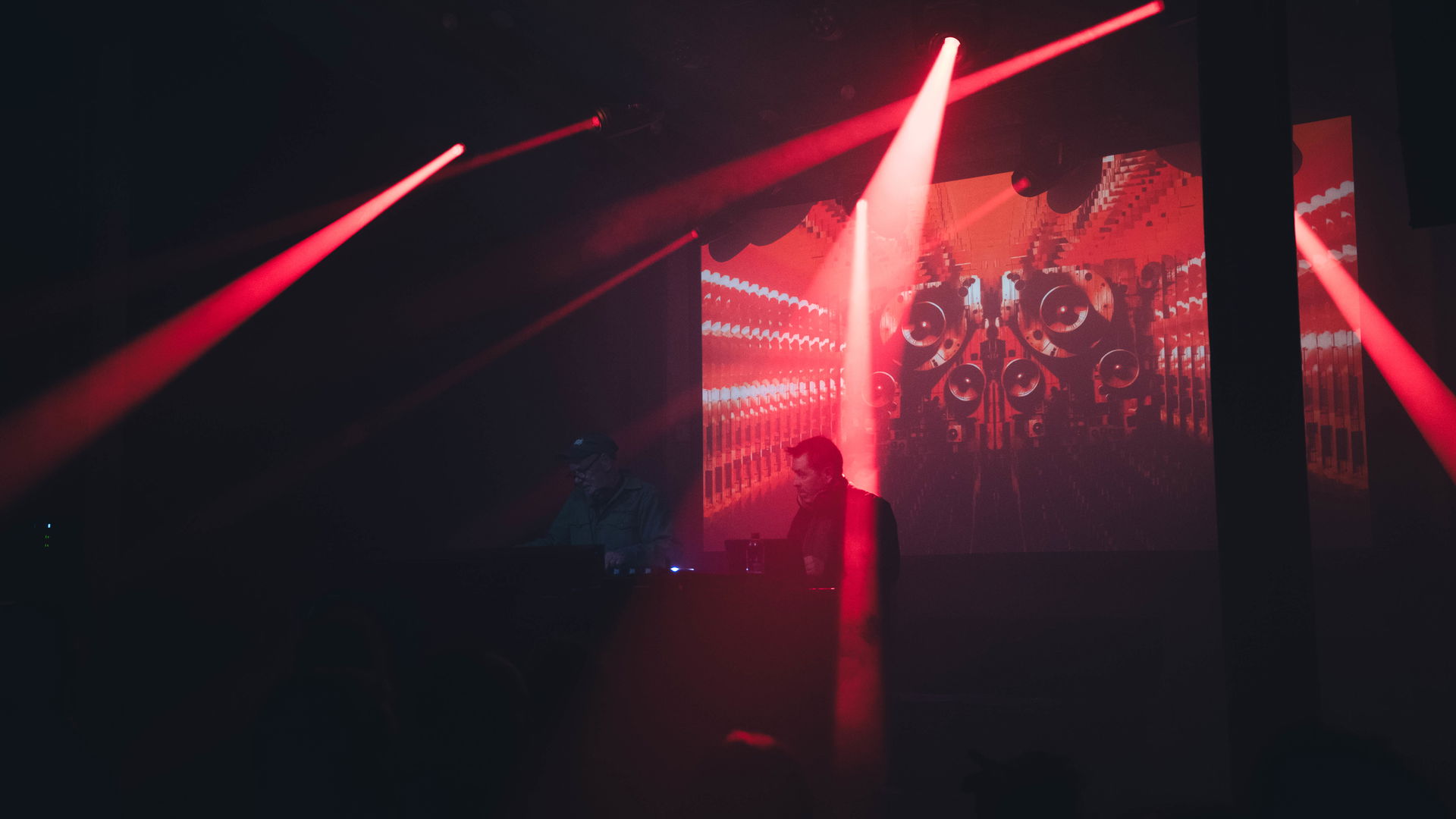 Midnight presents: The Orb + Zion Train, gemaakt door Jonathan Cleuren, in opdracht van Muziekgieterij Midnight