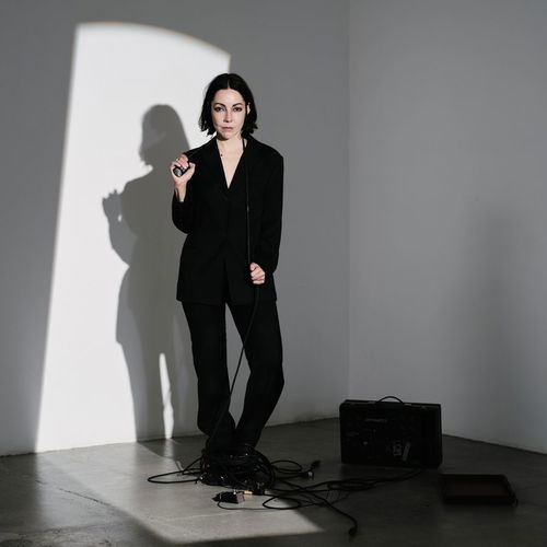 Promo van Lucrecia Dalt, in opdracht van Democrazy &amp; VIERNULVIER