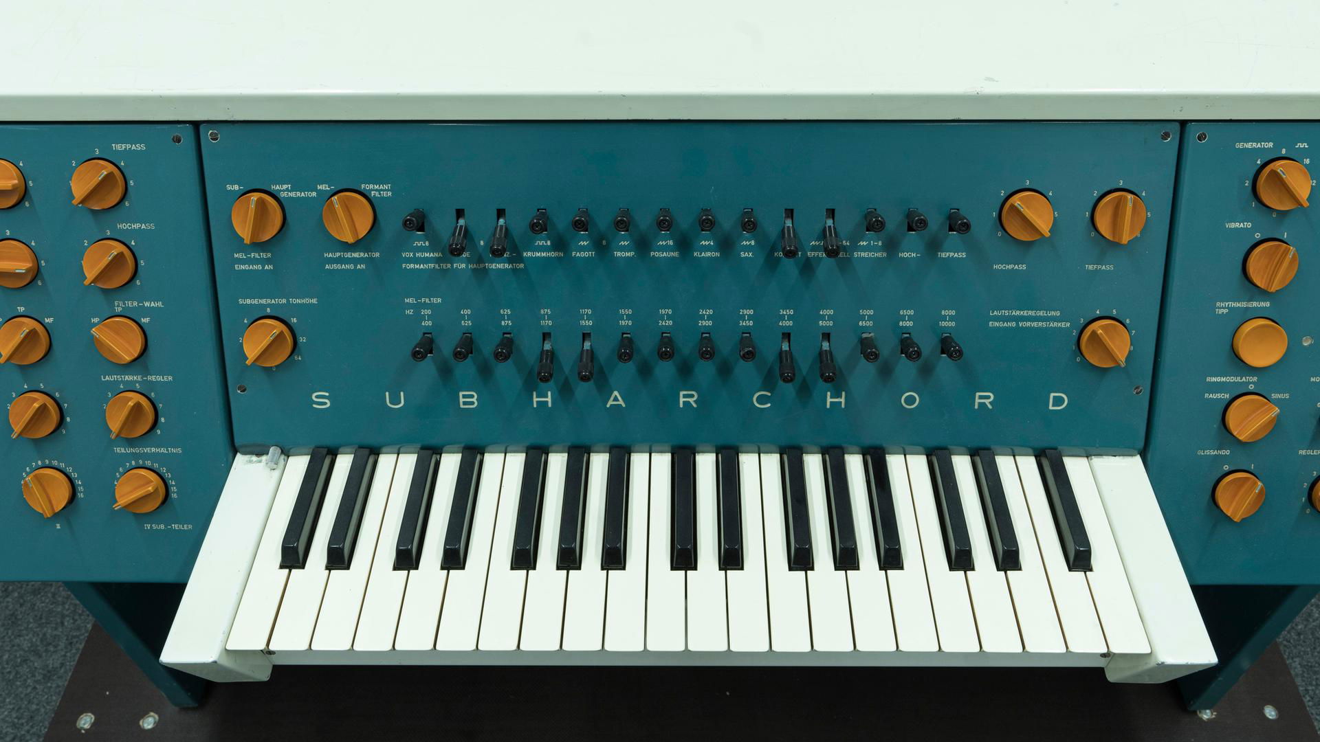 Sun Electric, gemaakt door Sun Electric, in opdracht van What Happens