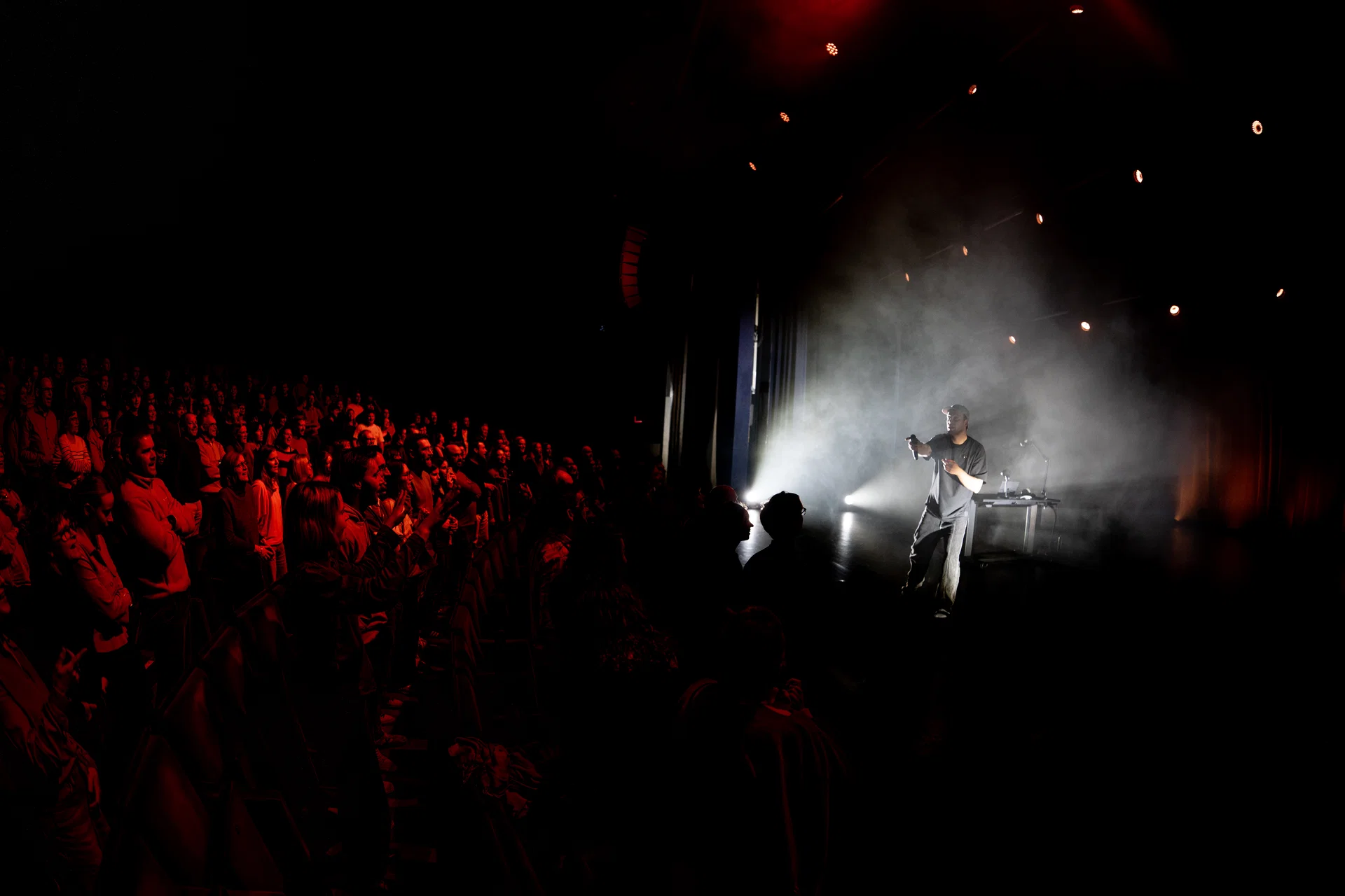 Cut op de set — Brihang | cultuurcentrum Hasselt, gemaakt door Iphonografie, in opdracht van CCHA/cultuurcentrum Hasselt