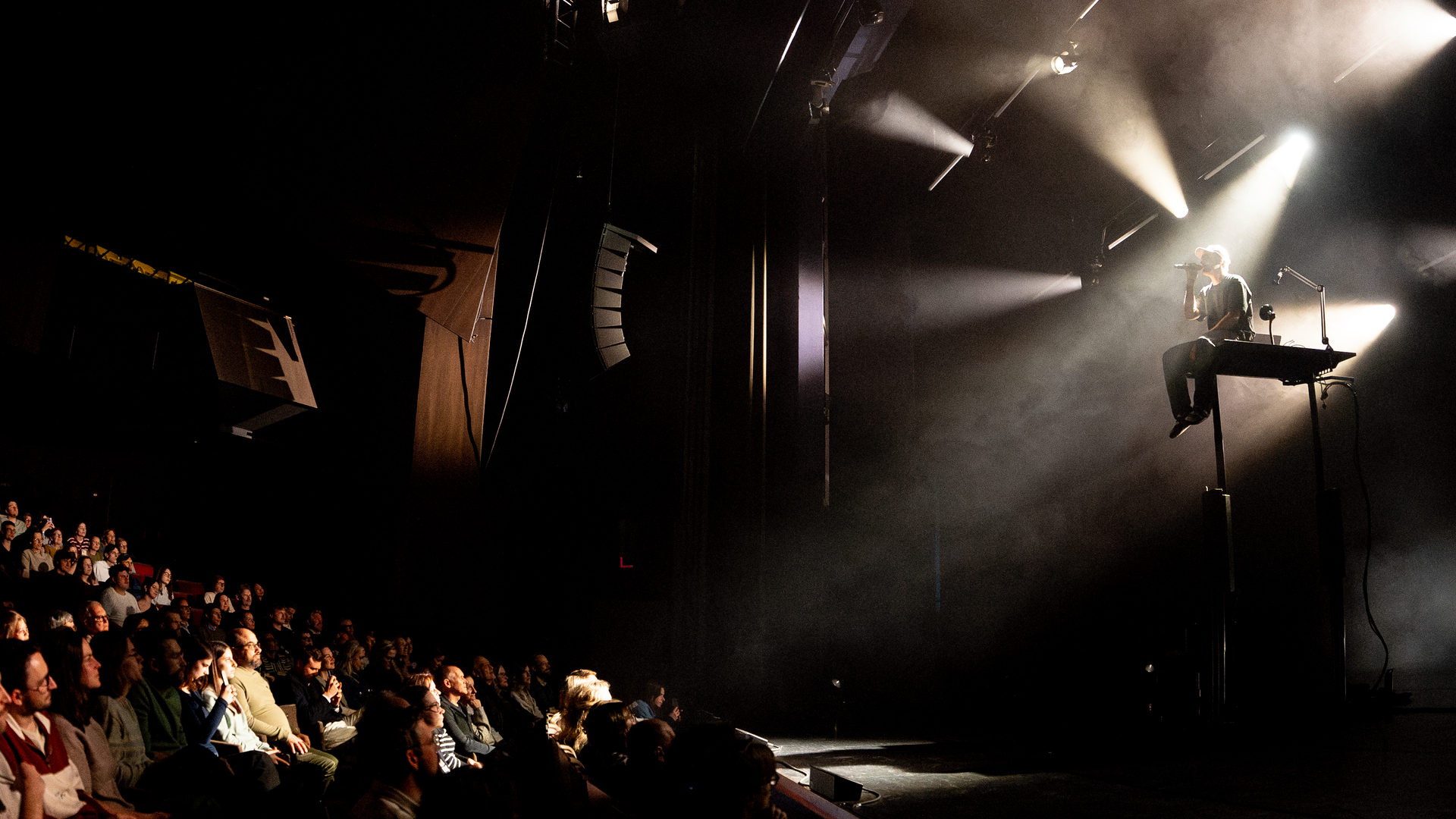 Cut op de set — Brihang | cultuurcentrum Hasselt, gemaakt door Iphonografie, in opdracht van CCHA/cultuurcentrum Hasselt