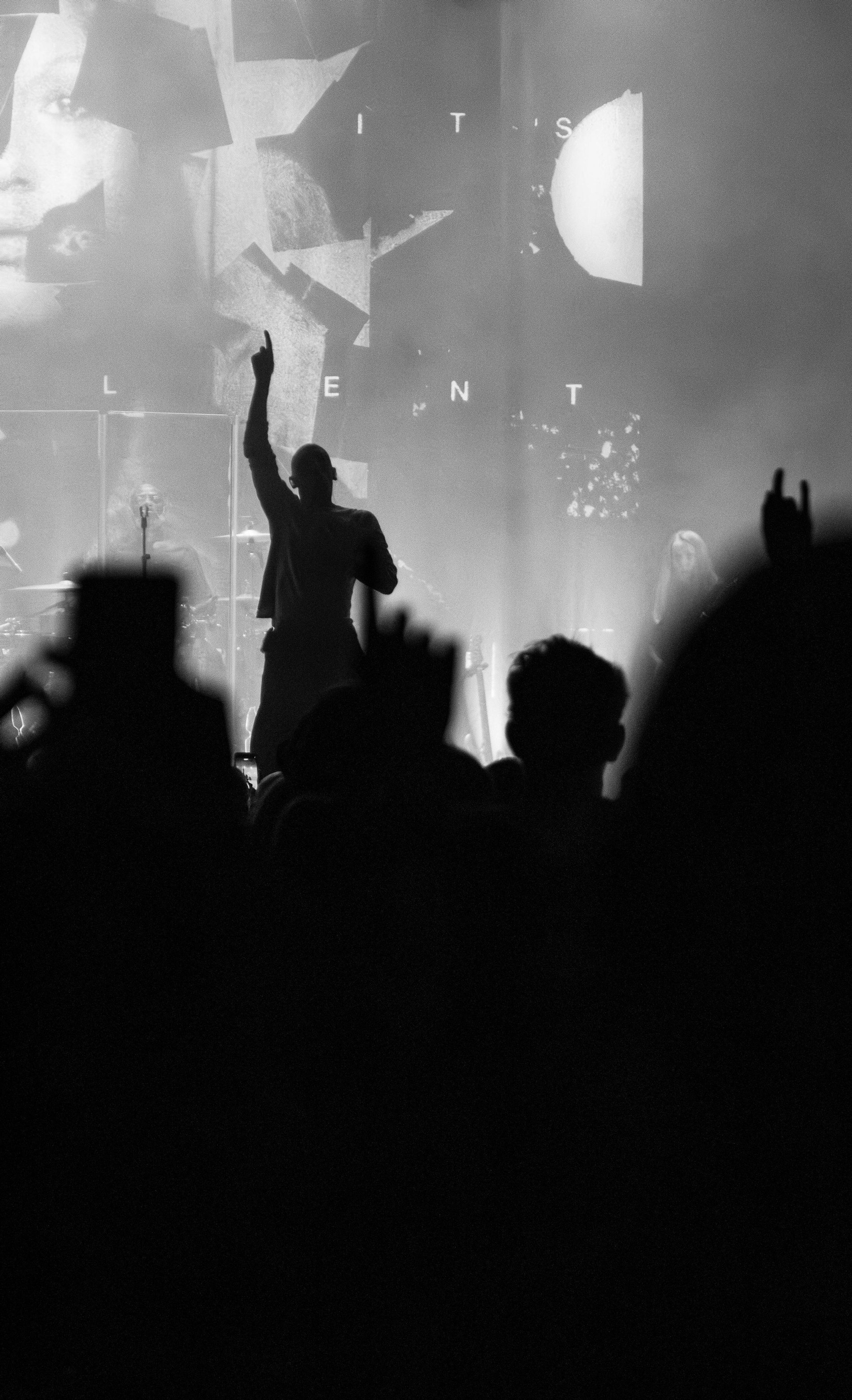 Tricky, gemaakt door shot.by.julissa, in opdracht van Muziekgieterij